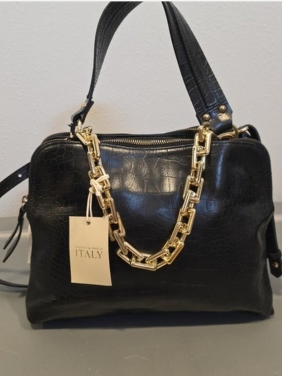 Claudia Firenze Handbags - Claudia Firenze Italy Black Leather Shoulder Bag With Gold Chain